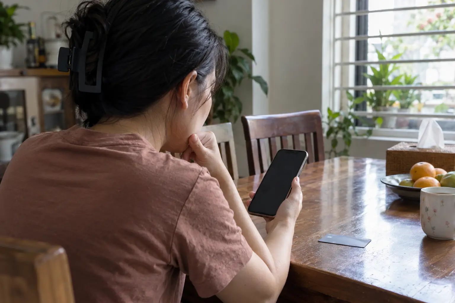 Tin nhắn giả mạo ngân hàng có thể nằm chung luồng SMS thật