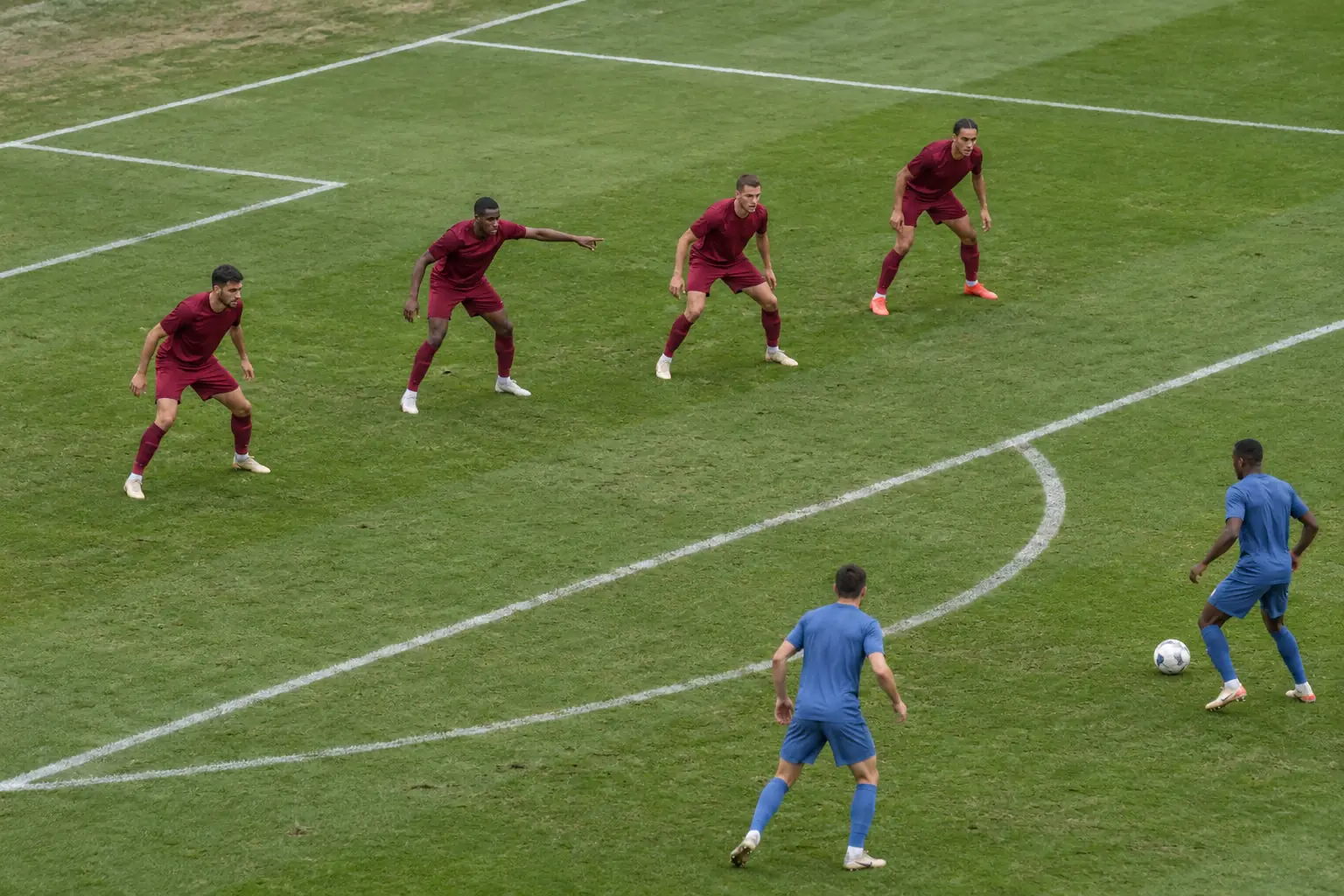 Lens ngược dòng thắng Paris FC 2-1 nhờ Thauvin và Hazard