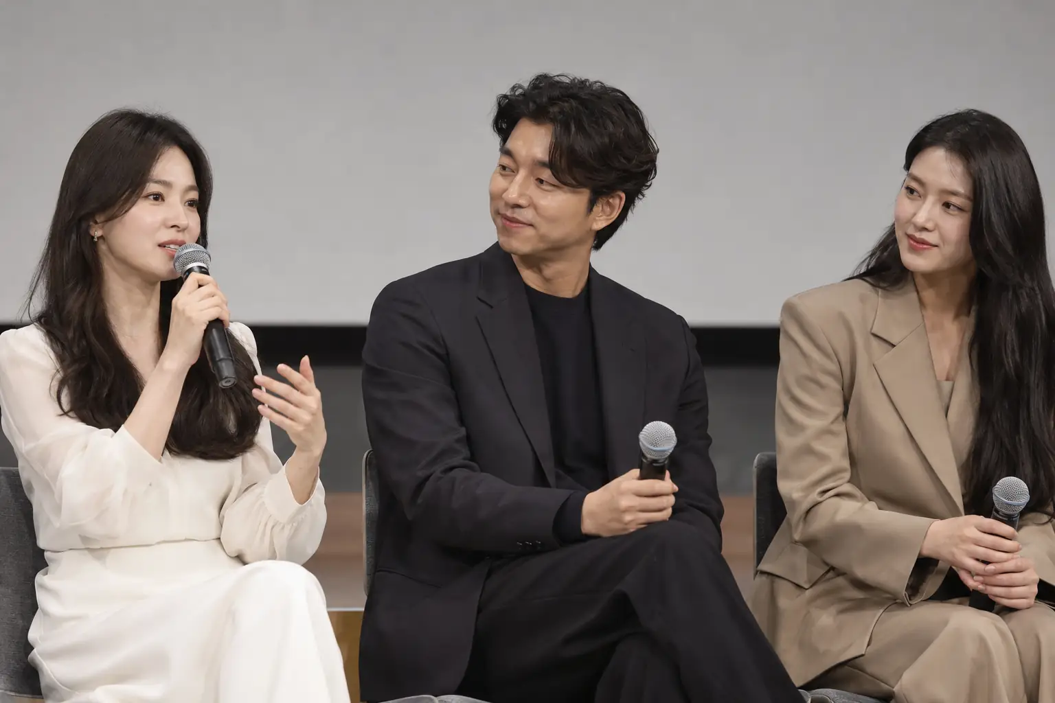 Song Hye-kyo, Gong Yoo giới thiệu Tantara trước ngày ra mắt